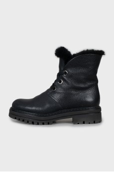 Insulated leather boots with laces