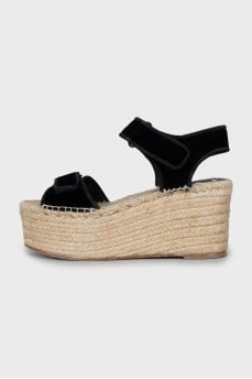 Velour sandals with woven soles