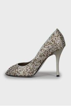 Stiletto heels decorated with rhinestones