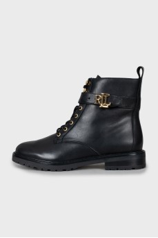 Leather boots with brand logo