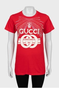 Fitted T-shirt decorated with rhinestones