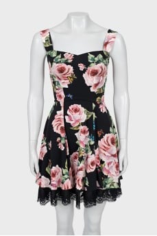 Floral print dress with straps and tag