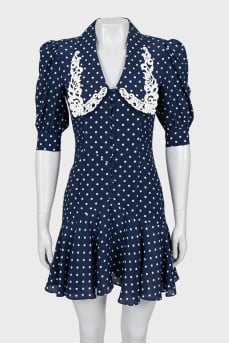 Fitted dress with lace collar