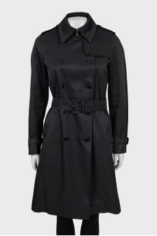 Double-breasted trench coat in black