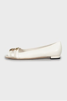 Leather ballet flats with gold logo, with tag