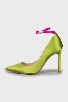 Textile shoes with suede straps