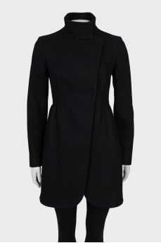 Fitted coat with buttons