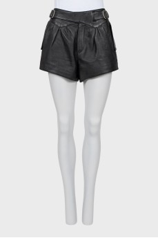 Leather shorts with belt