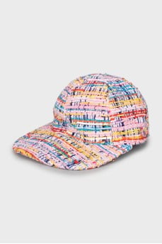 Woven cap in a combination of colors