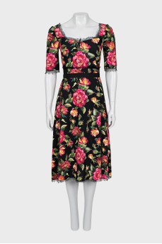Fitted dress with floral print