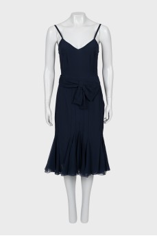 Dress with straps decorated with a bow