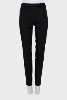 High-waisted trousers with creases