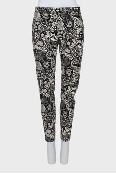 Trousers with stitched creases in a print