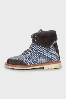 Insulated boots with print