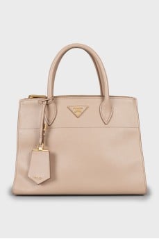 Crossbody bag with keychain