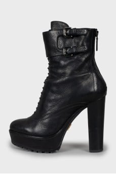 Leather ankle boots decorated with buckles
