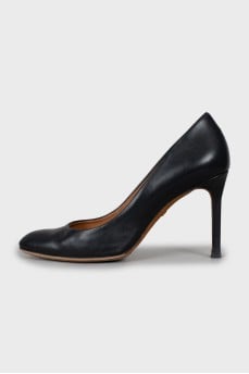 Black high heel shoes