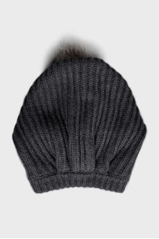Men's knitted hat with pompom