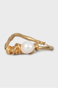 Golden earring with artificial pearls