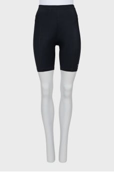 Sports cycling shorts with relief seams