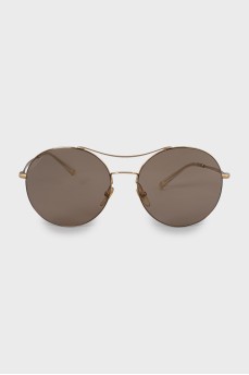Aviator sunglasses with gold frame