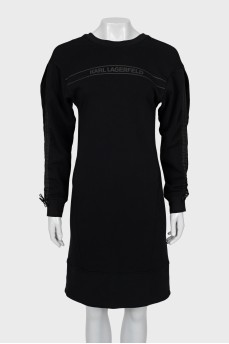 Sweatshirt dress with a cutout on the back