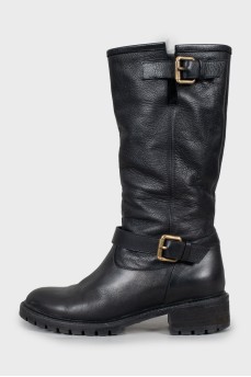 Insulated boots with gold buckles