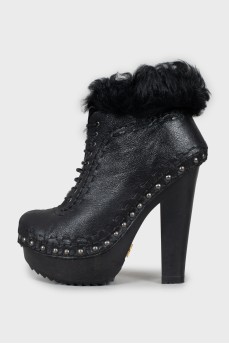 Insulated ankle boots with leather decor