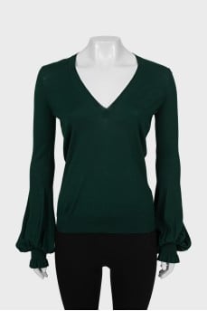 Knitted pullover with ruffles on the sleeves