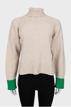Knitted sweater extended at the back
