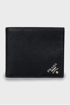 Leather wallet with silver logo