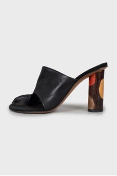 Leather heeled sandals with print