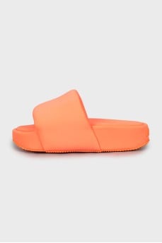 Textile flip-flops with a massive sole