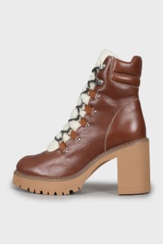 Insulated ankle boots with tag