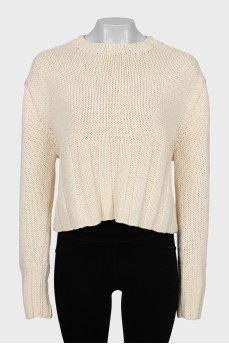 Cropped sweater with a cutout on the back