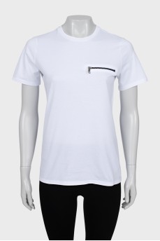 White T-shirt decorated with lightning