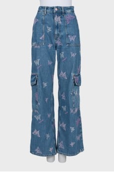 Cargo jeans decorated with embroidery