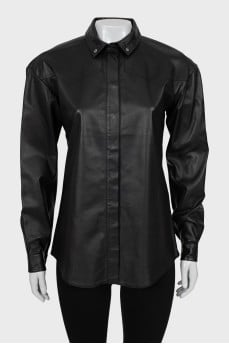 Leather shirt with fitted cut