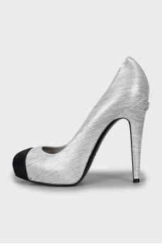 Leather shoes with contrasting toe