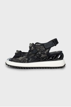 Leather sandals with a textured sole