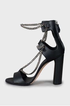 Leather sandals with silver chain