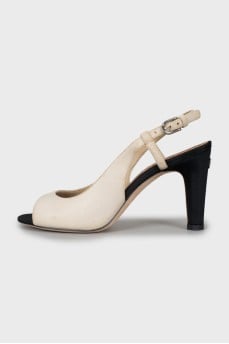 Sandals with textile heels and tag