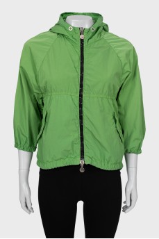 Short windbreaker with zip