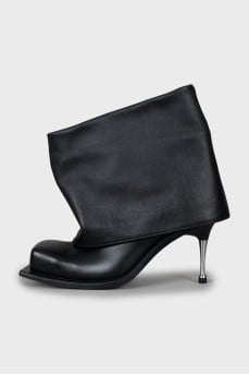 Leather ankle boots with square toe