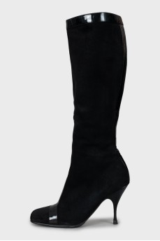 Suede boots with patent leather inserts