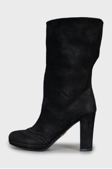 Suede ankle boots with raised seams