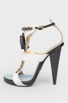 Sandals combined with chains