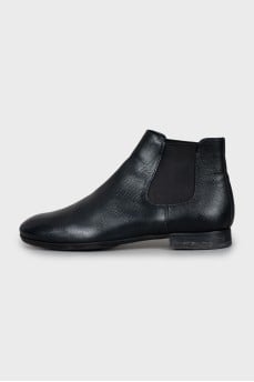 Leather boots with round toe