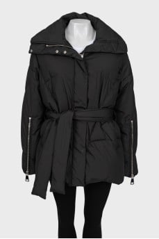 Fitted down jacket with belt