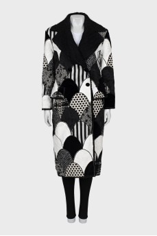 Straight coat in a combined print